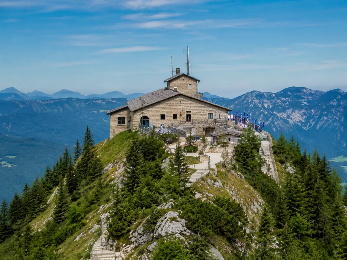 Das Kehlsteinhaus auf dem Kehlstein-Grat auf 1.834 Metern